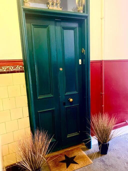 Anchored Homely Apartment In Historic Centre Paisley Eksteriør billede